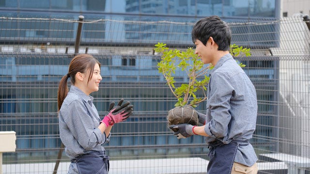 出口夏希、鈴木仁(C)畑亜希美/小学館 フジテレビジョン