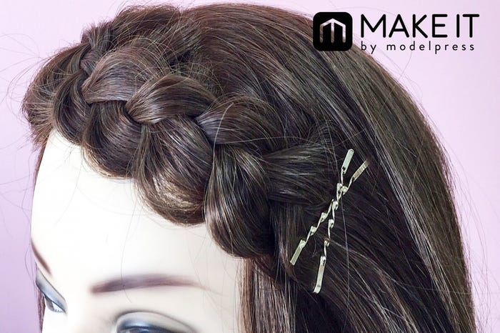 伸ばしかけ前髪アレンジ〈編み込み〉 (C)メイクイット