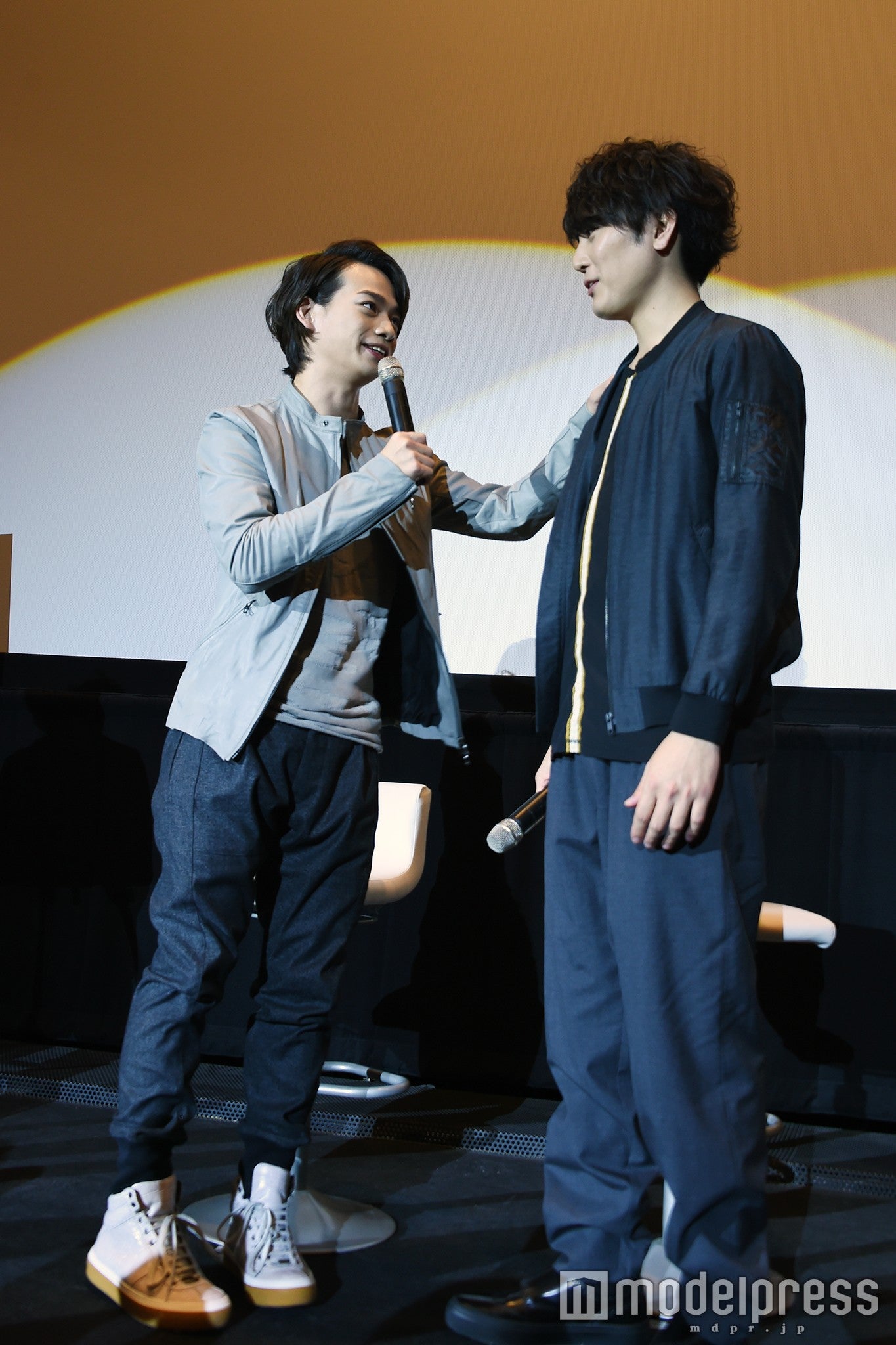 （左から）池田純矢、間宮祥太朗（C）モデルプレス