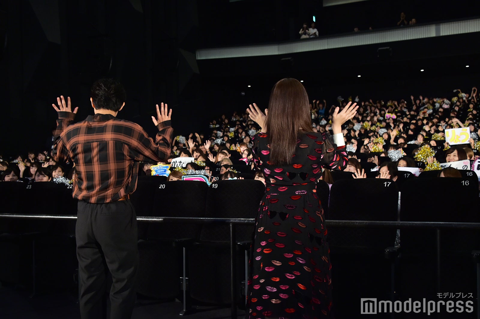 吉沢亮、橋本環奈 （C）モデルプレス