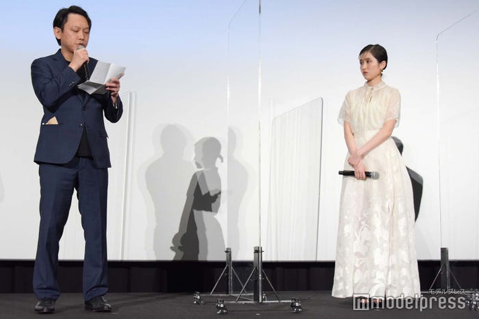 Yuki Saito監督、福本莉子 (C)モデルプレス