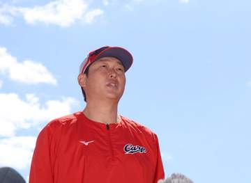 広島・新井監督 「彼らは新人で未知数なわけなので」「今までやってきた選手が、しっかり引っ張っていってもらいたい」【一問一答】