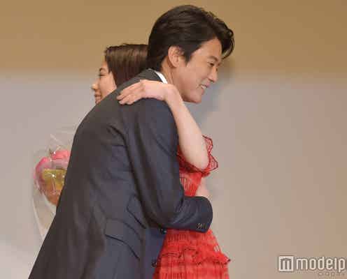 高畑充希「とと姉ちゃん」唐沢寿明に感謝のハグ「君に花束を渡せるのは僕しかいない!」