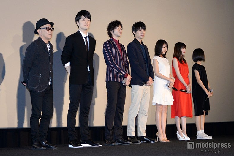 （左から）廣木隆一監督、入江甚儀、山田裕貴、福士蒼汰、有村架純、佐藤ありさ、黒島結菜