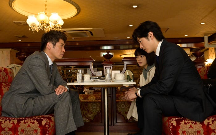 (左から)佐藤隆太、岸井ゆきの、ディーン・フジオカ(C)日本テレビ