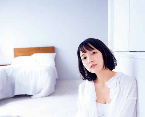 吉岡里帆、胸元チラリ ナチュラルショットにうっとり