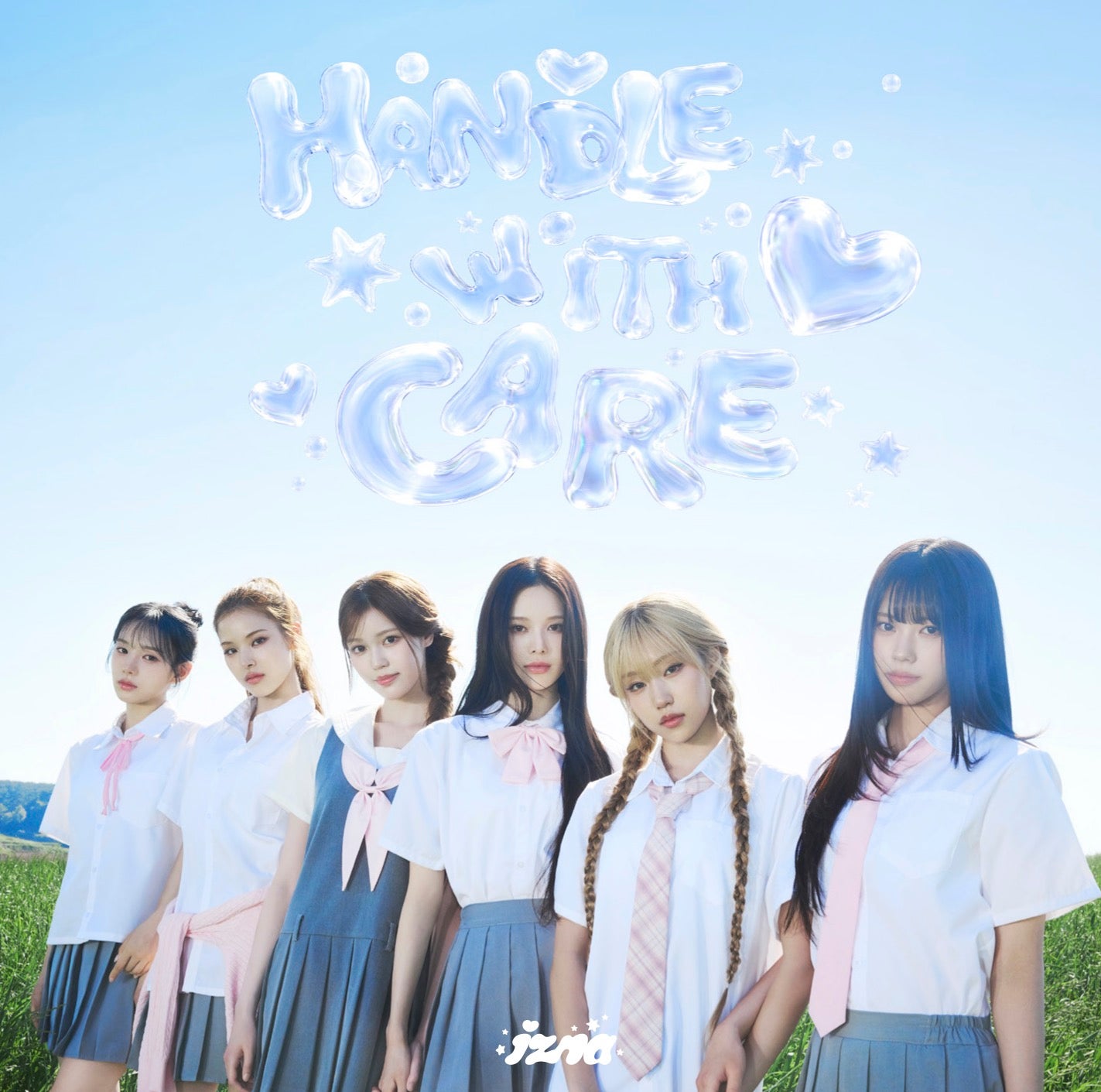 izna JAPAN 1st MINI ALBUM 『HANDLE WITH CARE』（提供素材）