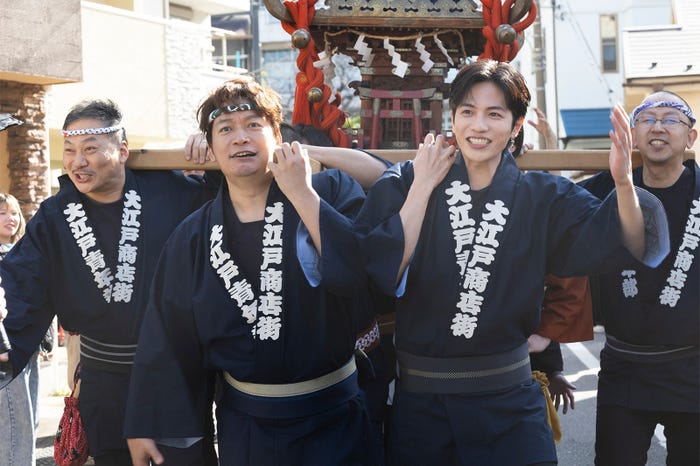 香取慎吾、志尊淳「日本一の最低男 ※私の家族はニセモノだった」第7話(C)フジテレビ