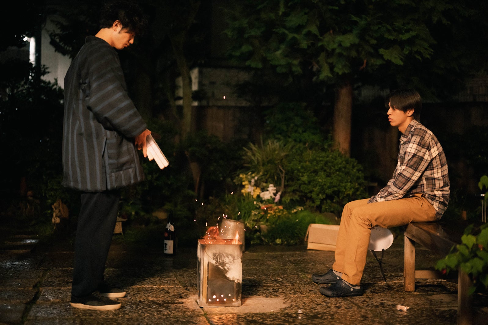 渡辺佑太朗、西岡星汰（C）「うかうかと終焉」製作委員会