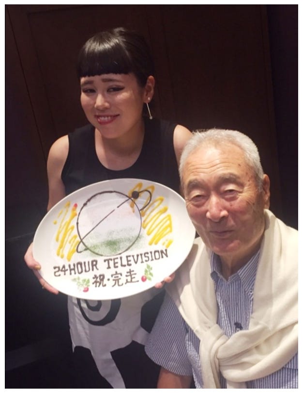 金田正一と2ショット/ブルゾンちえみオフィシャルブログ(Ameba)より