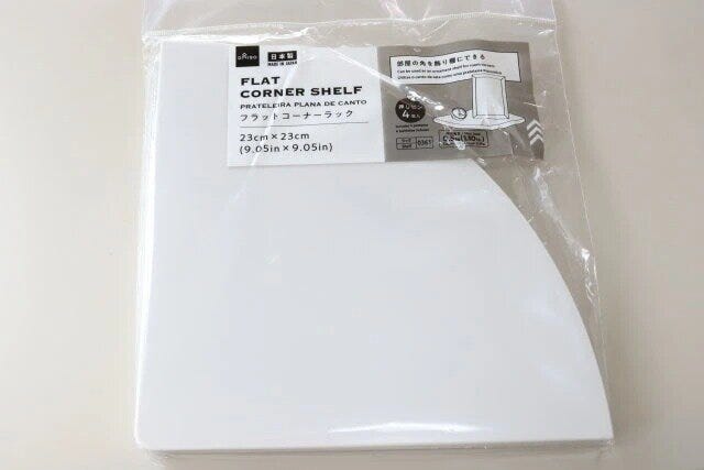 ダイソーの無駄な空間活用グッズ ダイソーのフラットコーナーラックのパッケージ