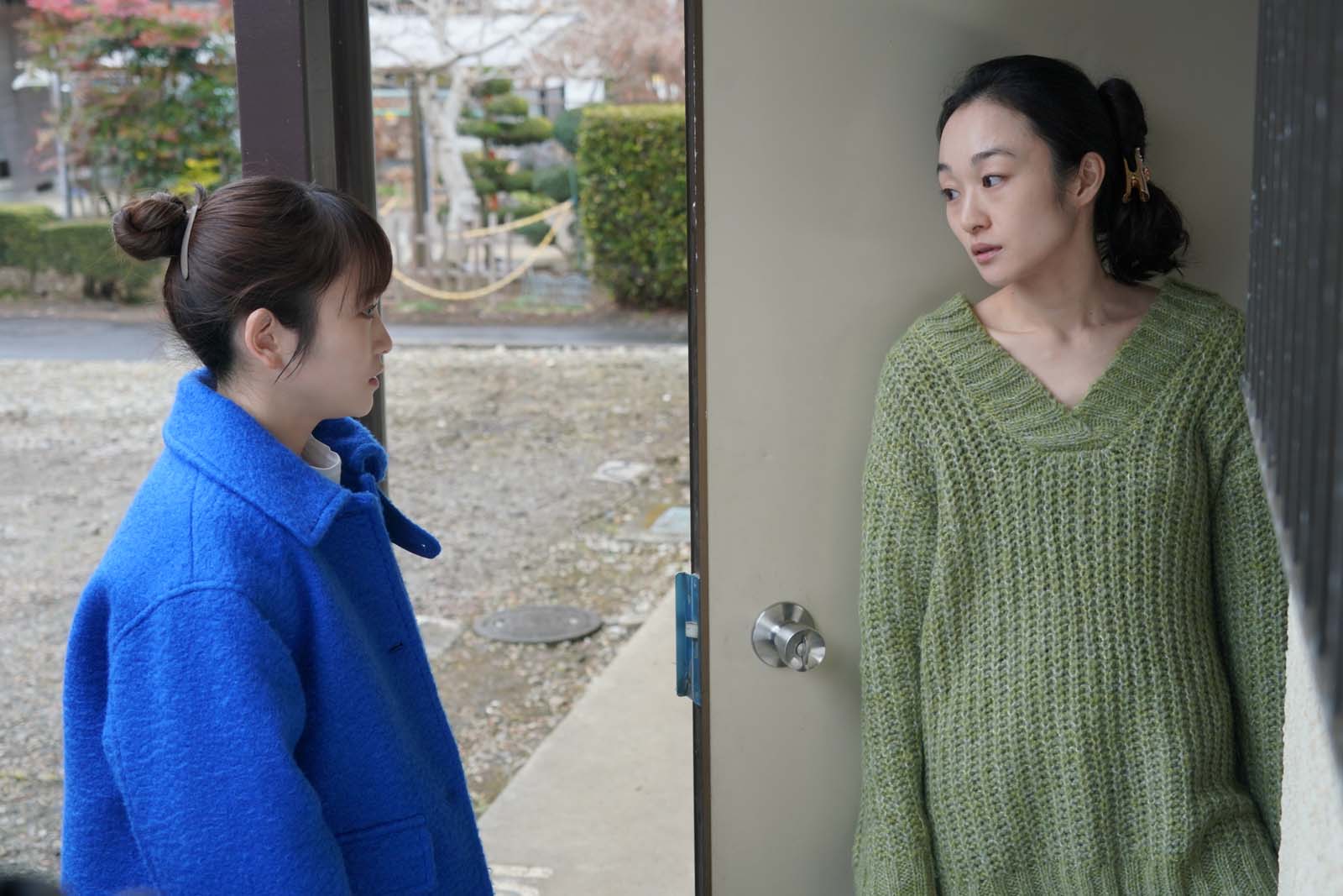 川栄李奈、小野ゆり子「となりのナースエイド」第8話より（C）日本テレビ