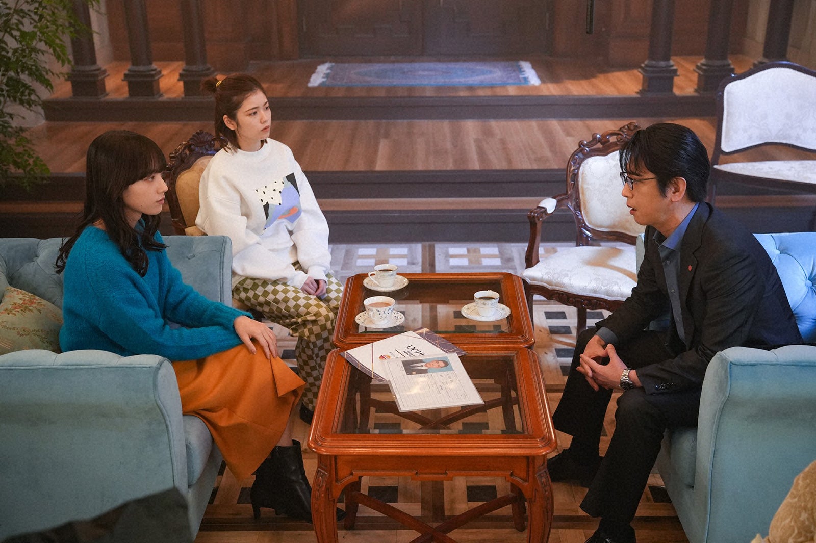 清原果耶、小芝風花、及川光博 「invert 城塚翡翠 倒叙集」最終話より（C）日本テレビ