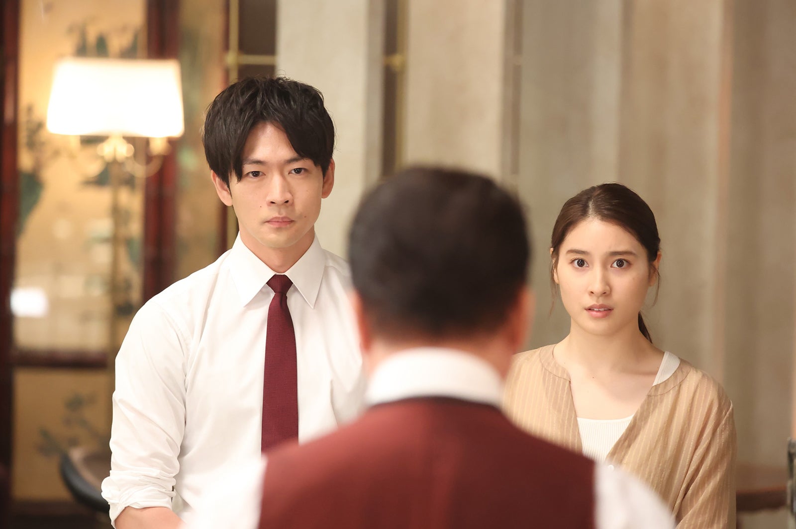 松下洸平、石橋凌、土屋太鳳／「やんごとなき一族」第8話より（C）フジテレビ