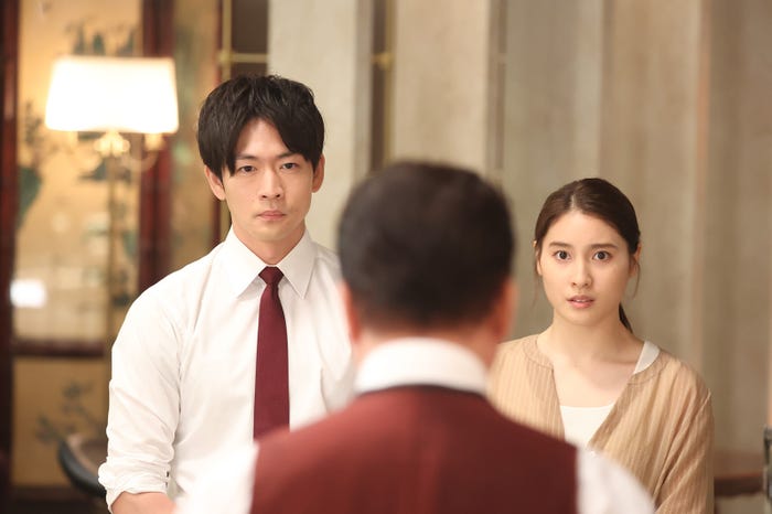 松下洸平、石橋凌、土屋太鳳/「やんごとなき一族」第8話より(C)フジテレビ