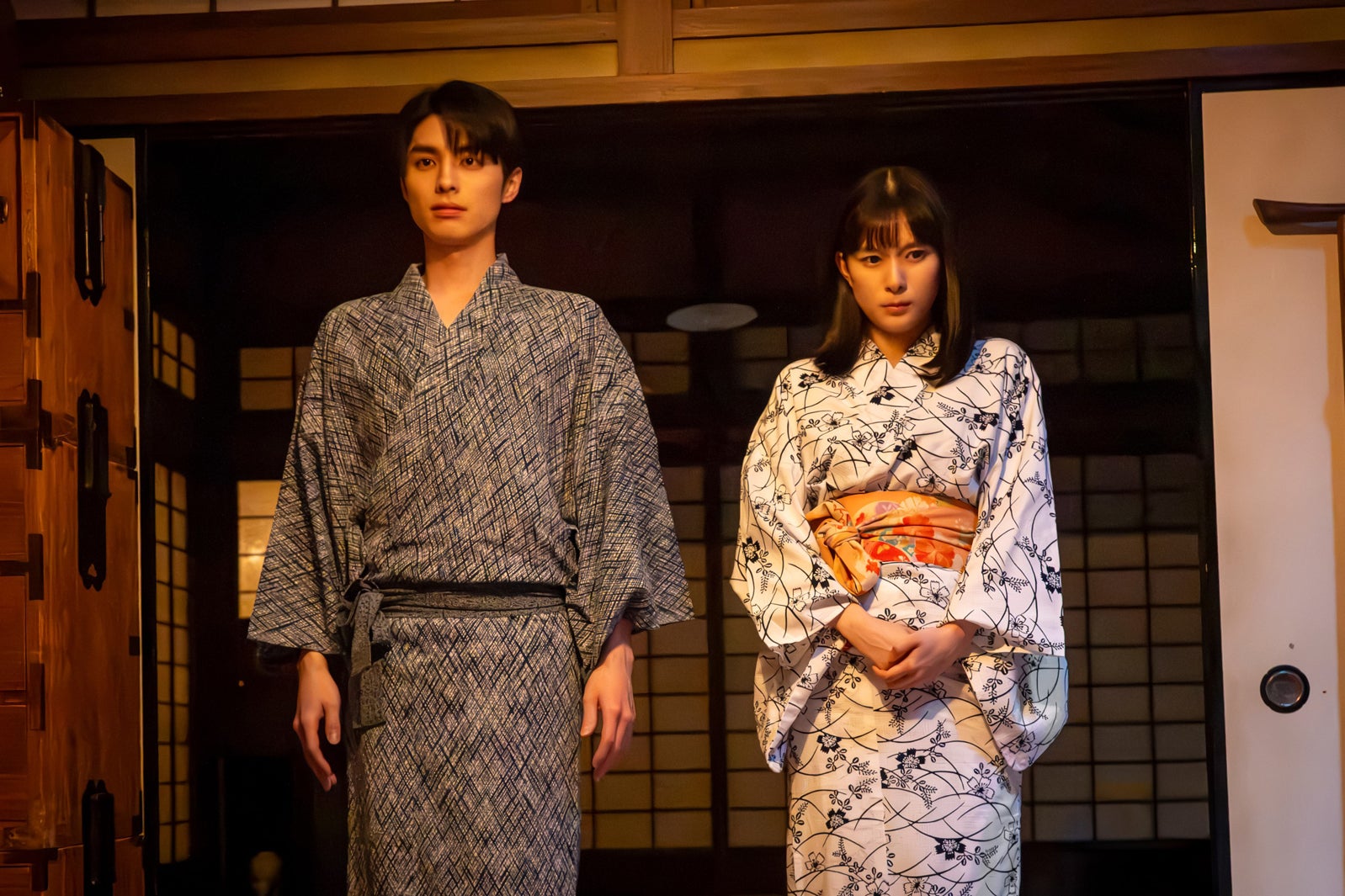 “新婚夫婦役”芳根京子＆本田響矢、寝室の布団を前に緊張「波うららかに、めおと日和」新場面写真＆本編映像初公開