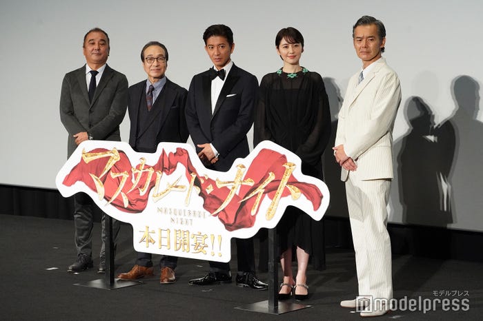 (左から)鈴木雅之監督、小日向文世、木村拓哉、長澤まさみ、渡部篤郎(C)モデルプレス