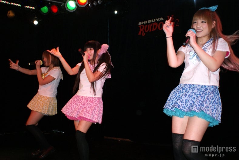 GALDOLL（左から：坂井樹乃、西永嶺花、江崎奈々帆）