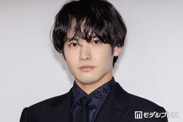 赤楚衛二「Re:リベンジ」“闇落ち”のため驚きの役作り 芳根京子撮影「彼氏感すごい」 オフショットにも反響