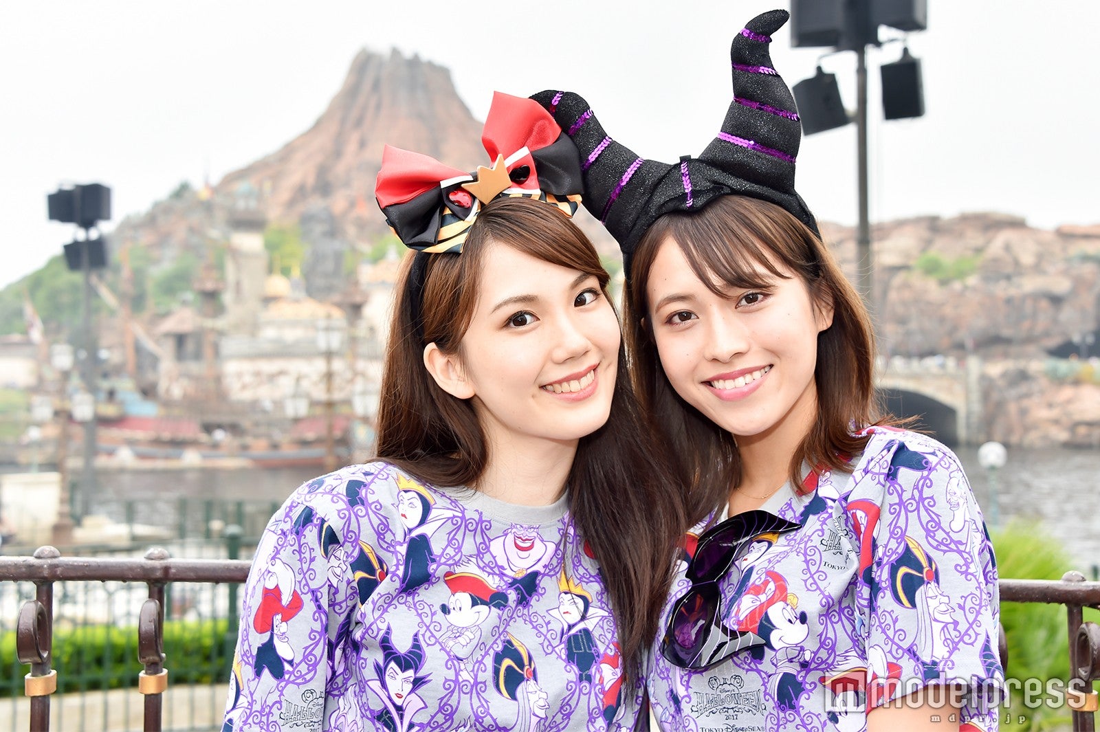 モデル：（左から）松田佳奈子、山本沙樹／（C）モデルプレス（C）Disney
