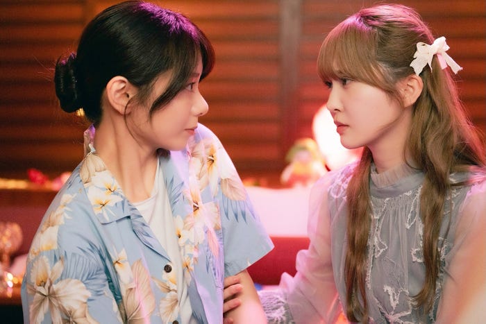 森カンナ、加藤史帆(C)「彩香ちゃんは弘子先輩に恋してる 2nd Stage」製作委員会・MBS/第3話より