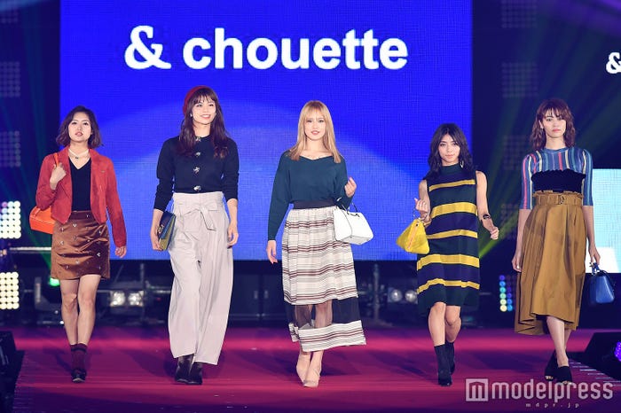 左から:山口乃々華、佐藤晴美、藤井夏恋、SAYAKA、楓 (C)モデルプレス