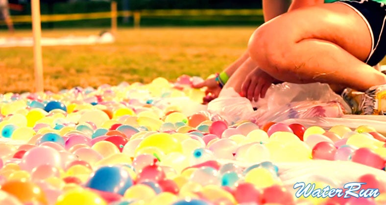 カラフルな水風船でびしょ濡れに／画像提供：ウォーターラン