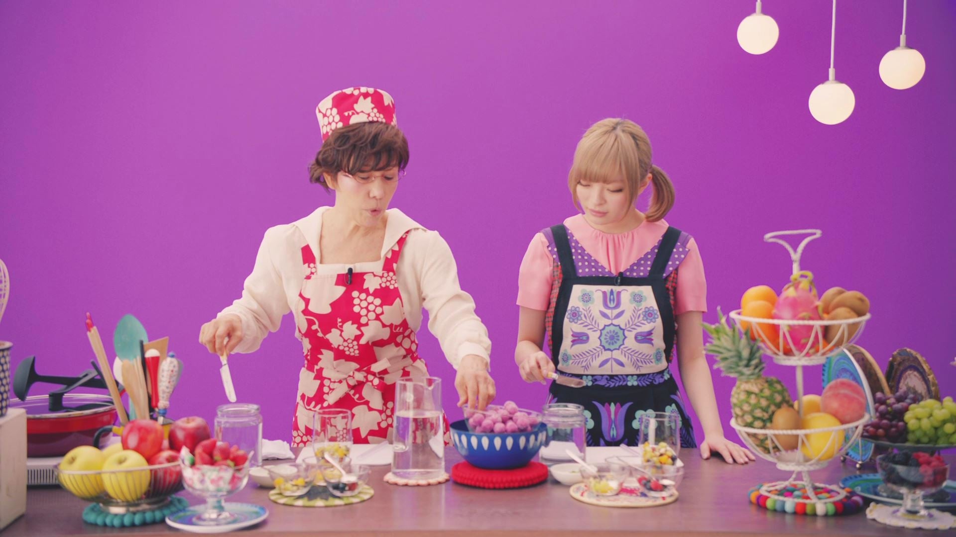 （左から）平野レミ、きゃりーぱみゅぱみゅ（提供画像）