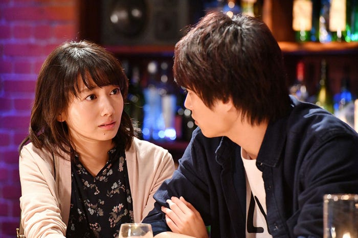 波瑠、鈴木伸之/「あなたのことはそれほど」第6話より(画像提供:TBS)
