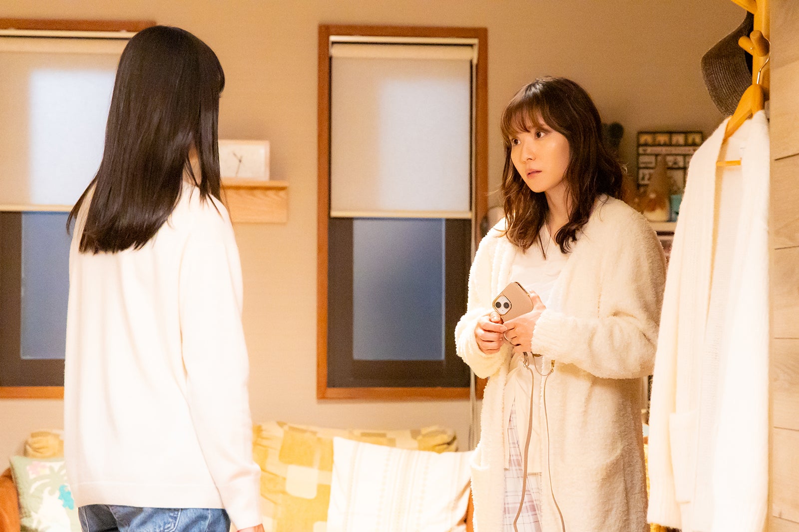 菅野美穂、松岡茉優「ゆりあ先生の赤い糸」第7話より（C）テレビ朝日