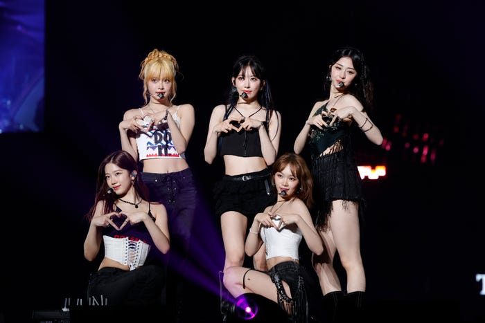 LE SSERAFIM(C)マイナビ TOKYO GIRLS COLLECTION 2023 AUTUMN/WINTER