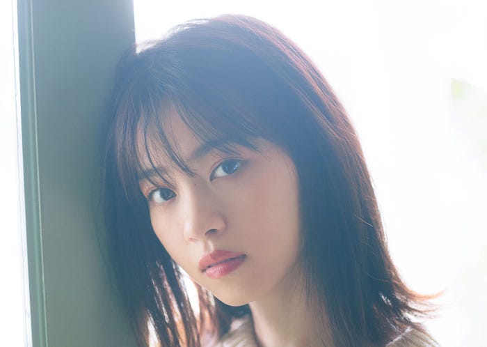 西野七瀬 撮影=三瓶康友/WHITE graph 002(講談社)より