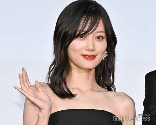 山下美月、ベアトップドレス姿で登壇 北村匠海との食事シーン回顧「幸せってなんなんだろうなって」【愚か者の⾝分】