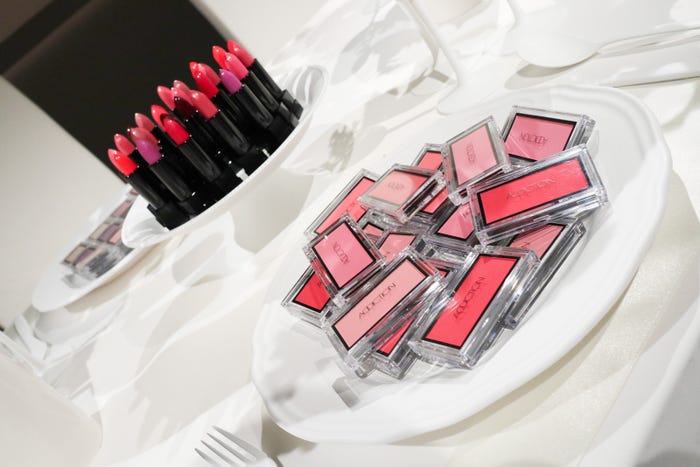 2019年1月4日限定発売 ADDICTION 2019 Spring Collection“FAKE ROMANCE”