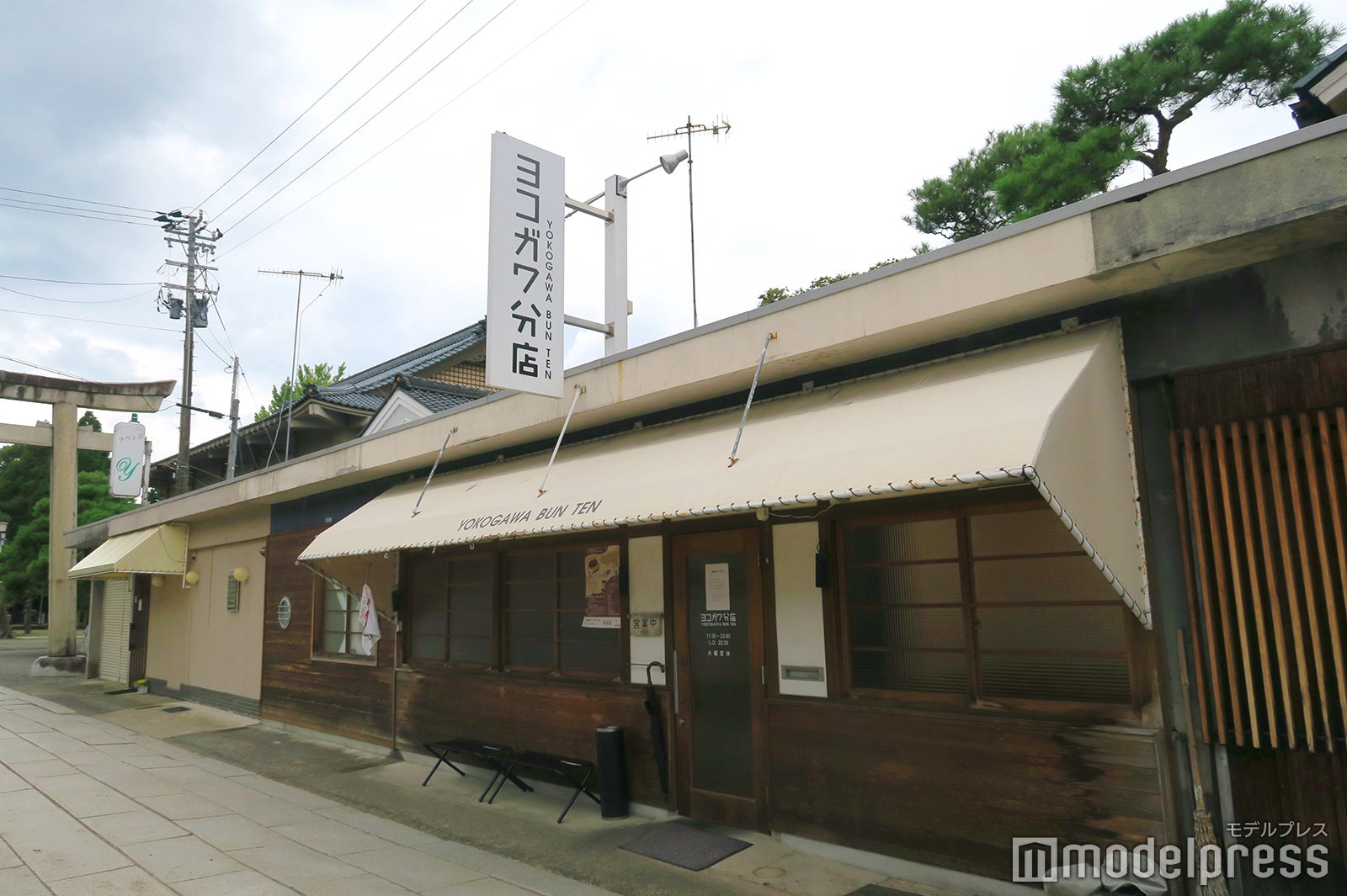 白と木目を基調としたオシャレな外観も必見！ （C）モデルプレス