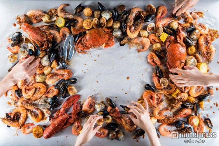 手づかみシーフードレストラン「Dancing Crab」が関西初上陸