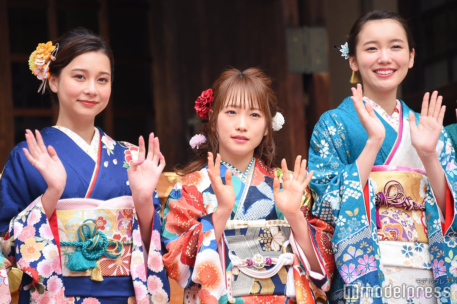 Niki、川栄李奈、飯豊まりえ （C）モデルプレス