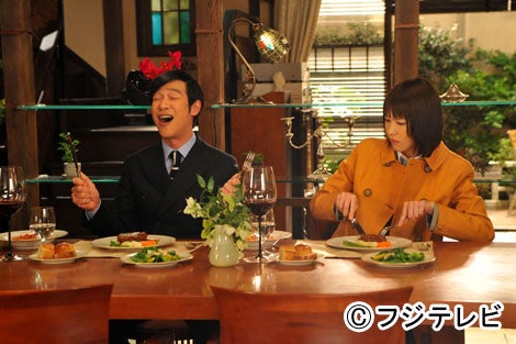 （左から）堺雅人、新垣結衣