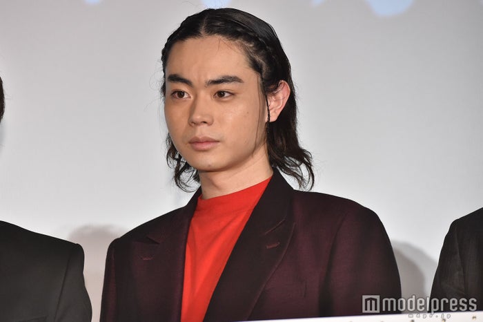 菅田将暉 突然半裸に ブルゾンちえみ With B コラボに反響 色気やばい モデルプレス