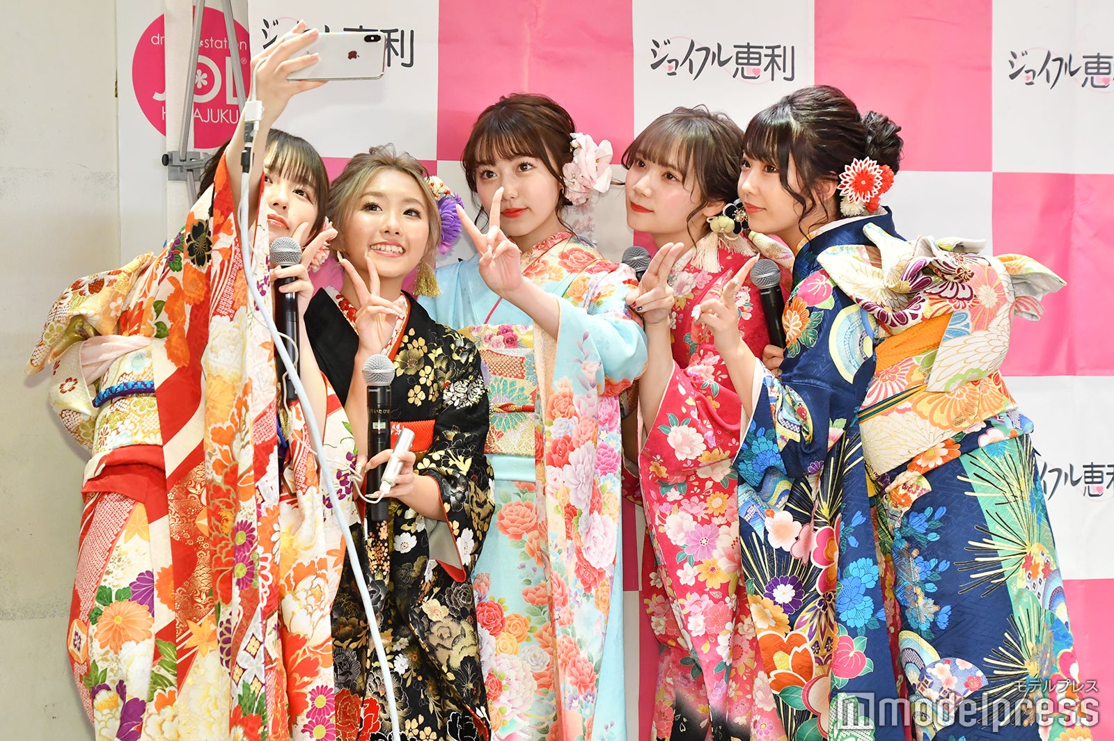 左から：なえなの、れいたぴ、蘇武星香、高橋かの、倉田乃彩（C）モデルプレス