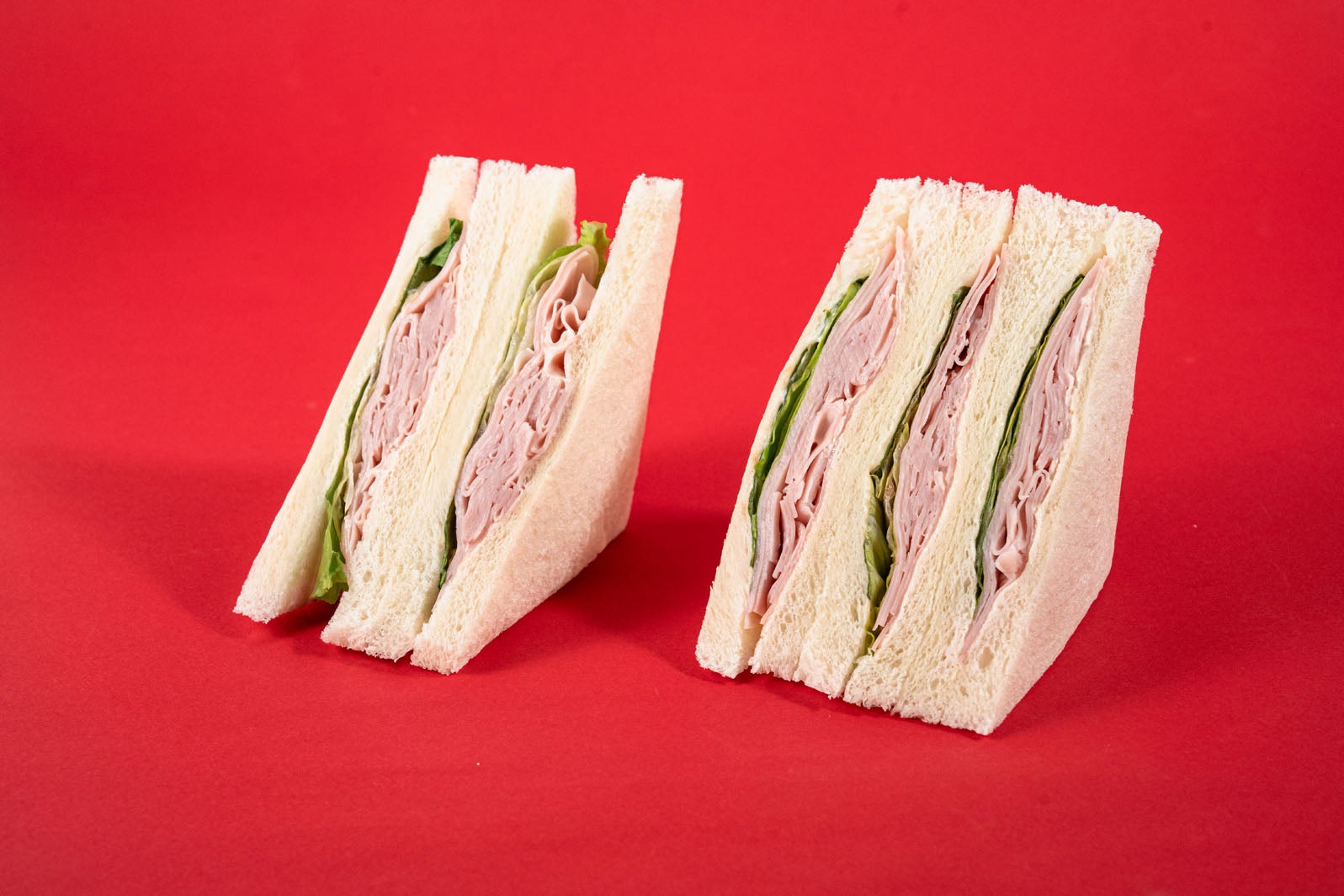 「たっぷりハムサンド」税込358円