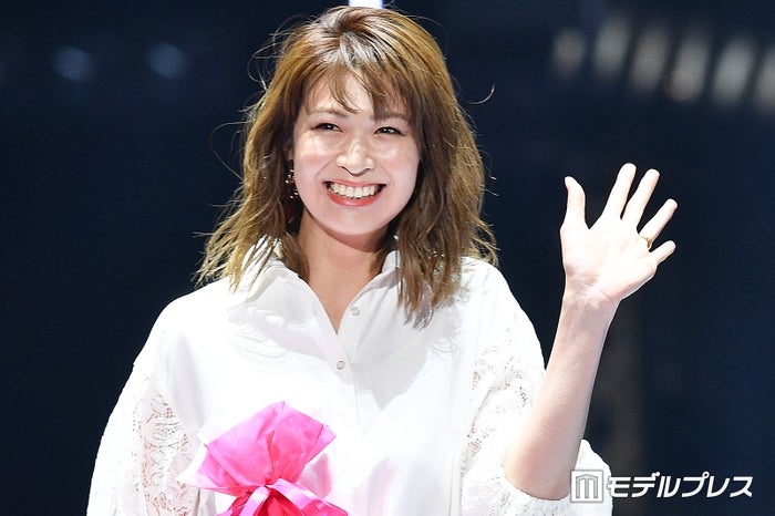 木村沙織、3歳息子とのコンビニお買い物ショットに反響「しっかり両手で持ってて可愛い」「真剣で愛おしい」