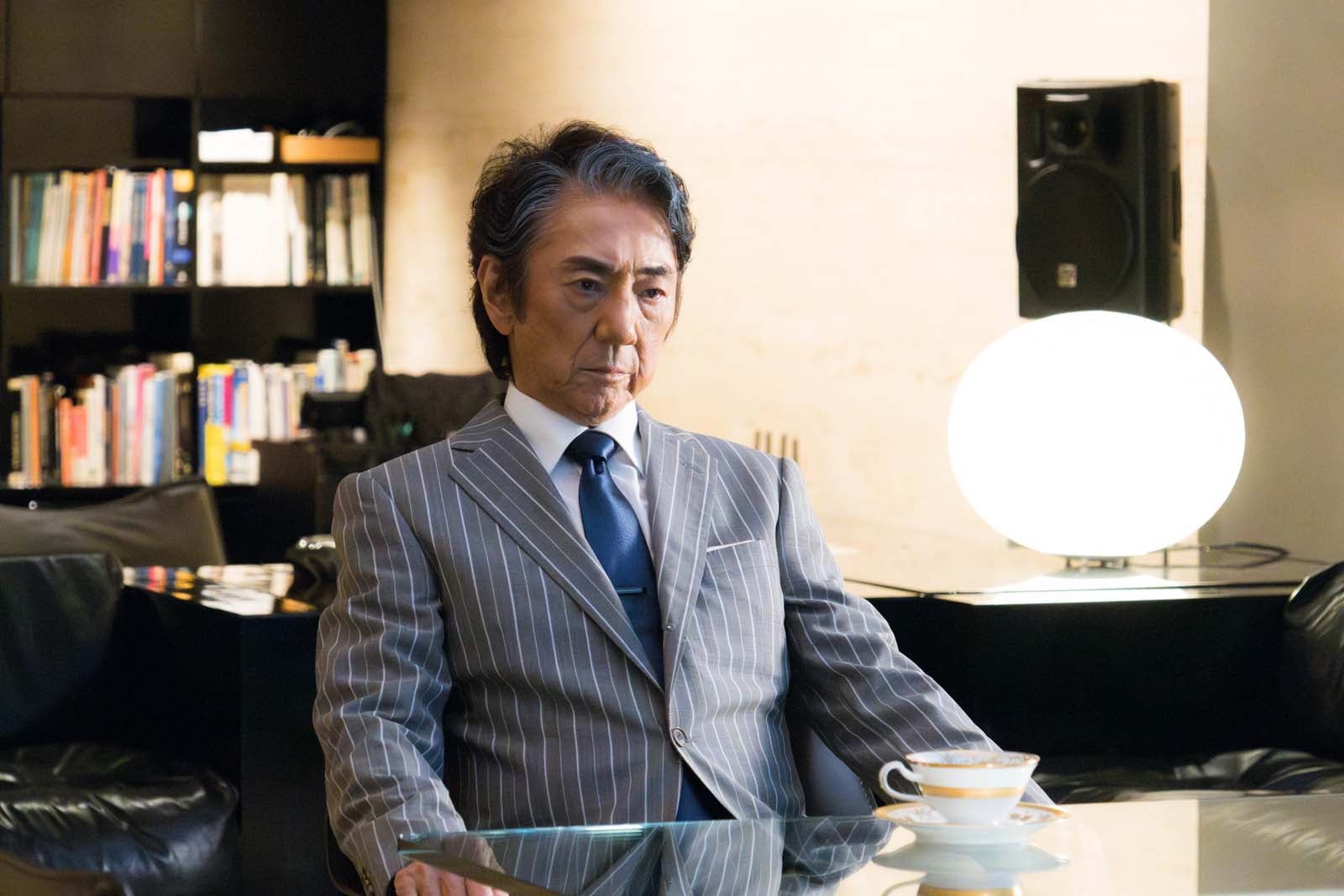 市村正親「ビリオン×スクール」第1話より（C）フジテレビ