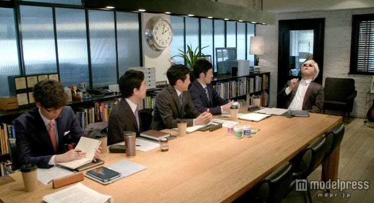 伝説のプロデューサー・サイモン利根川へ依頼/新TVCM「依頼篇」より