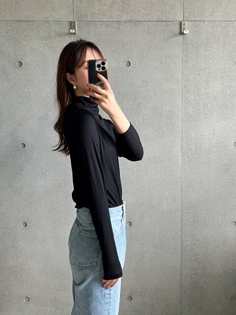 ユニクロ　シアージャージータートルネックT　横