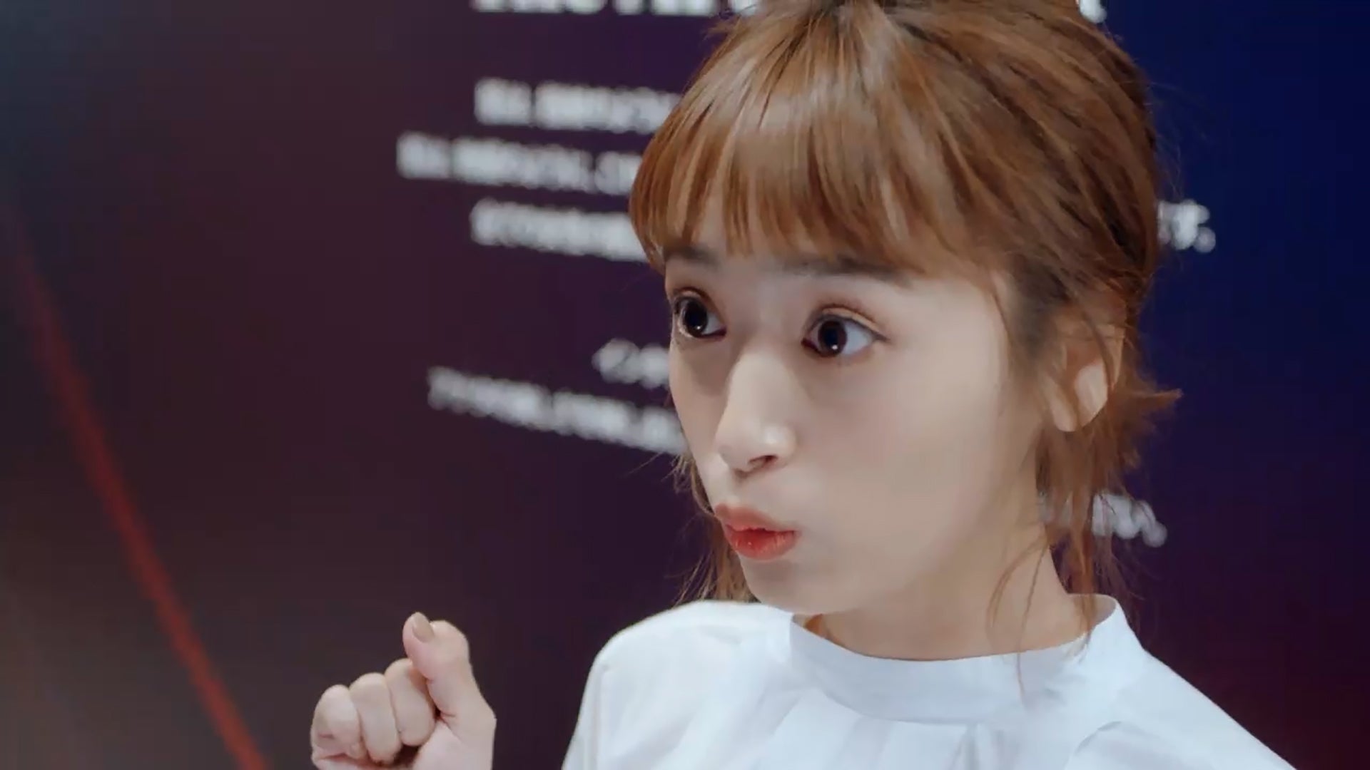 幻想的なデジタルアートを前に、近藤さんも驚きの表情