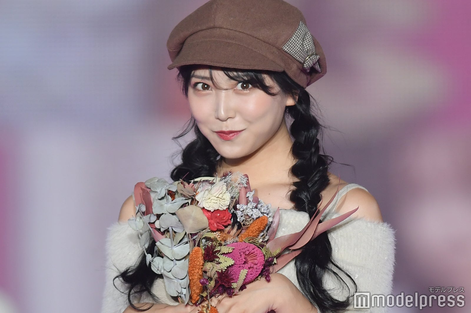 NMB48白間美瑠、キュートな肩見せコーデにドキッ＜関コレ2019A／W＞