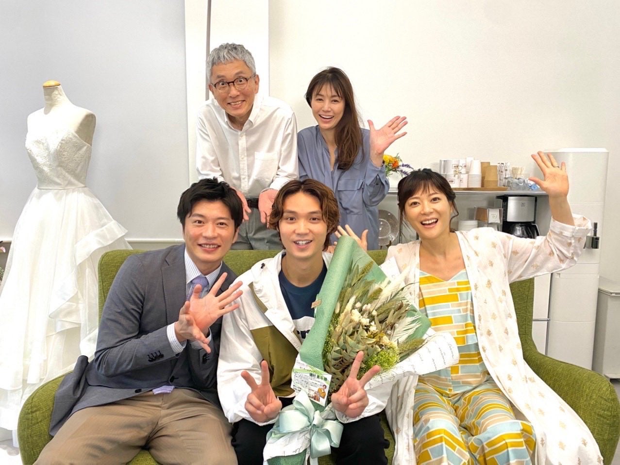 「じぞ恋」磯村勇斗クランクアップに上野樹里サプライズ登場「杏花から颯へと思ったらなんか泣けます」に共感の声