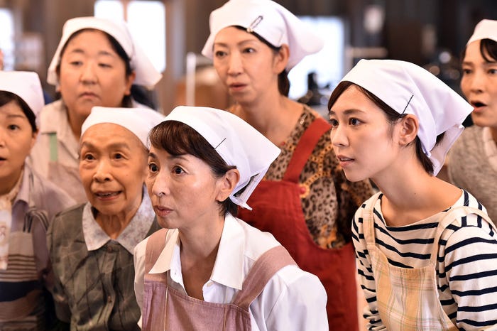 右:吉谷彩子/『陸王』より(C)TBS