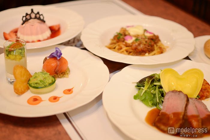 牛サーロインのタリアータ、グレイヴィーソース付きスペシャルコース